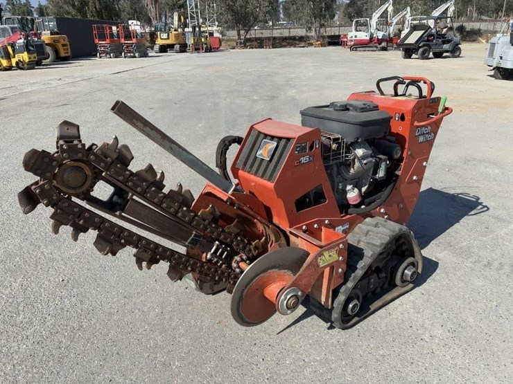2017-ditch-witch-c16x-image-1