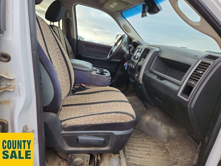 2016-ram-tradesman-image-18