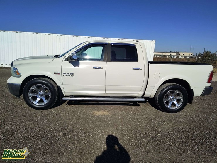 2017-ram-1500-laramie-image-22