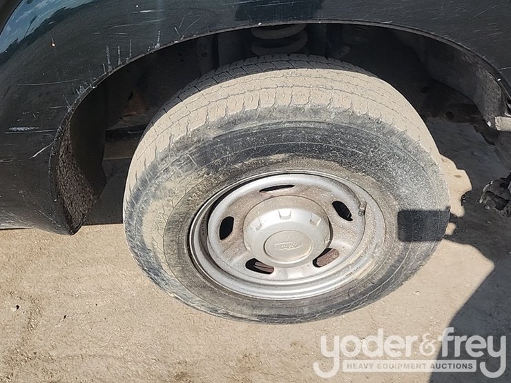 2015-ford-f250-xl-image-8