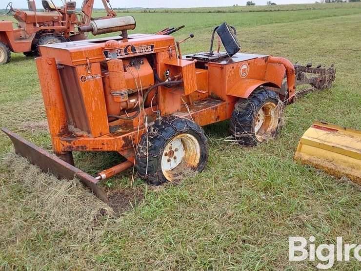 ditch-witch-v30-image-1
