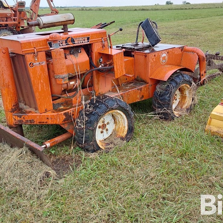 DITCH WITCH V30
