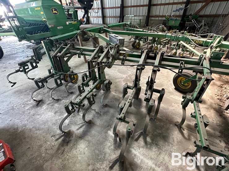 john-deere-725-image-7