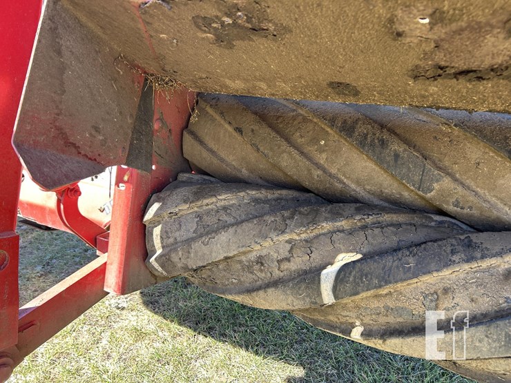 2014-new-holland-h7460-image-36