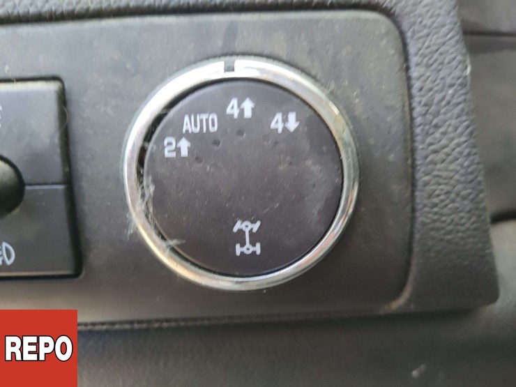 2008-chevrolet-suburban-image-9