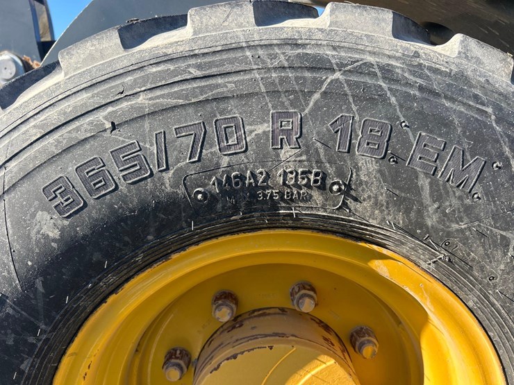 2011-deere-244j-image-9