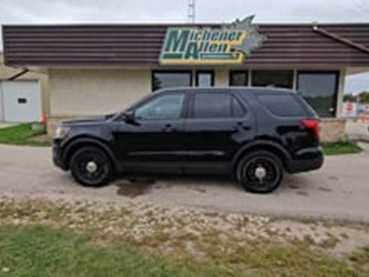 2016-ford-explorer-image-5