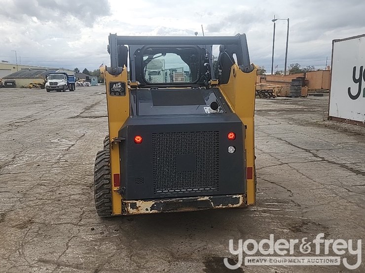 2018-deere-318g-image-4