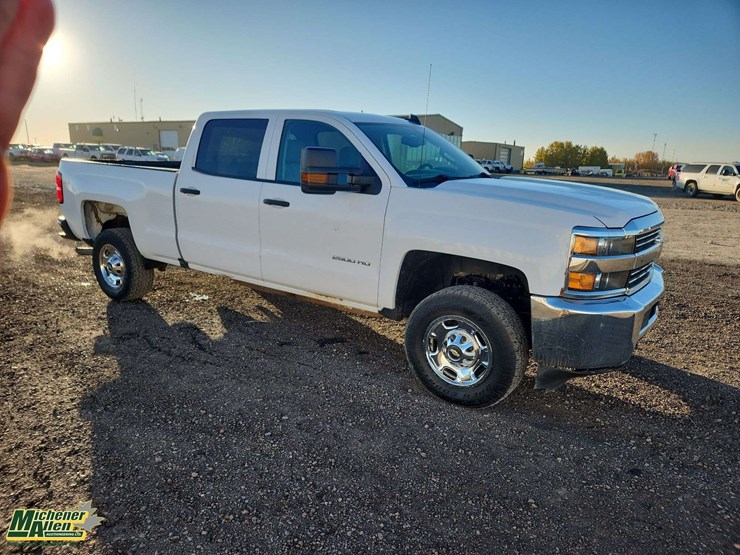 2016-chevrolet-silverado-2500hd-image-2