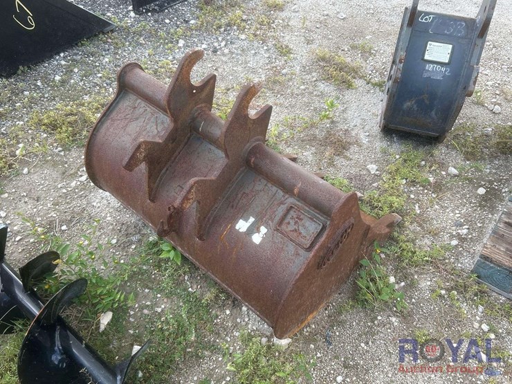 35in-excavator-tooth-bucket-image-4