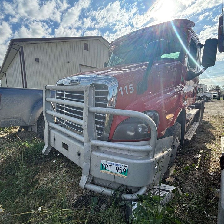 Non-Operable 2016 Freightliner Cascadia T/A Day Cab Tractor