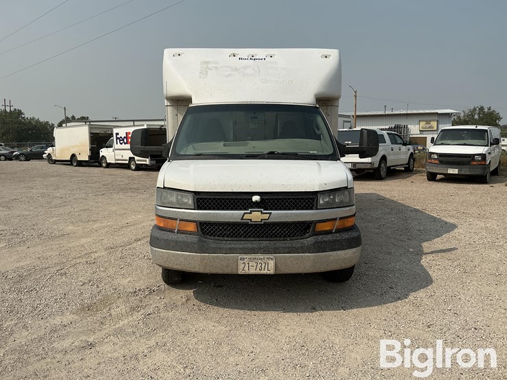 2022-chevrolet-express-g3500-image-2