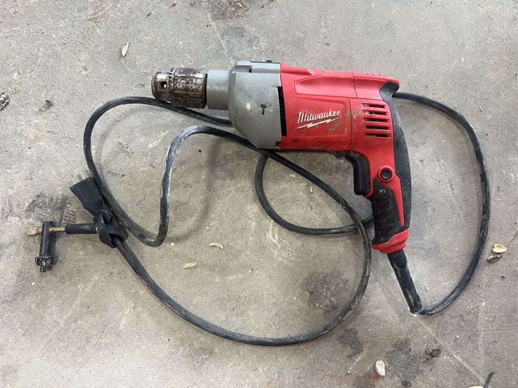 milwaukee-1/2”-hammer-drill-image-1