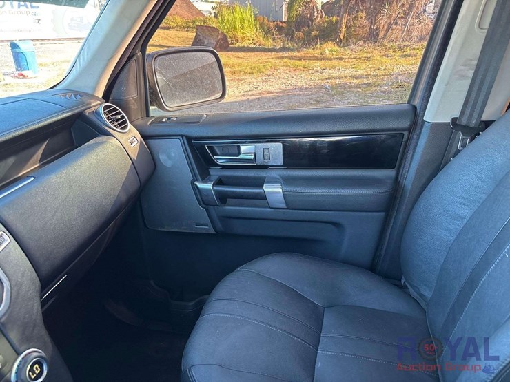 2011-land-rover-lr4-image-16