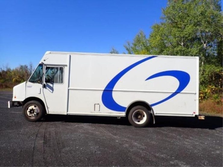 2015-freightliner-mt55-image-8