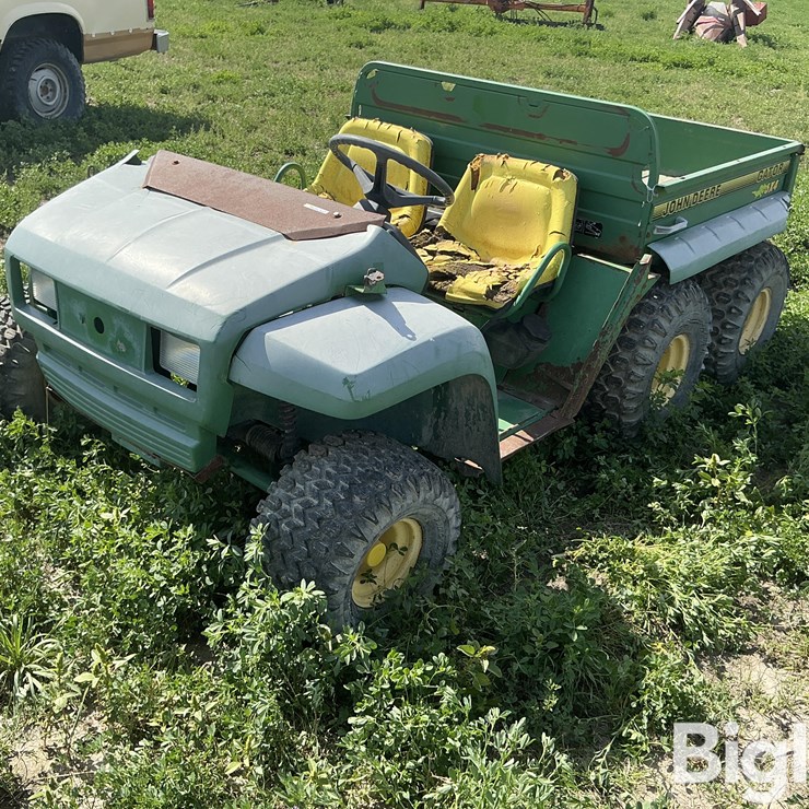 JOHN DEERE GATOR