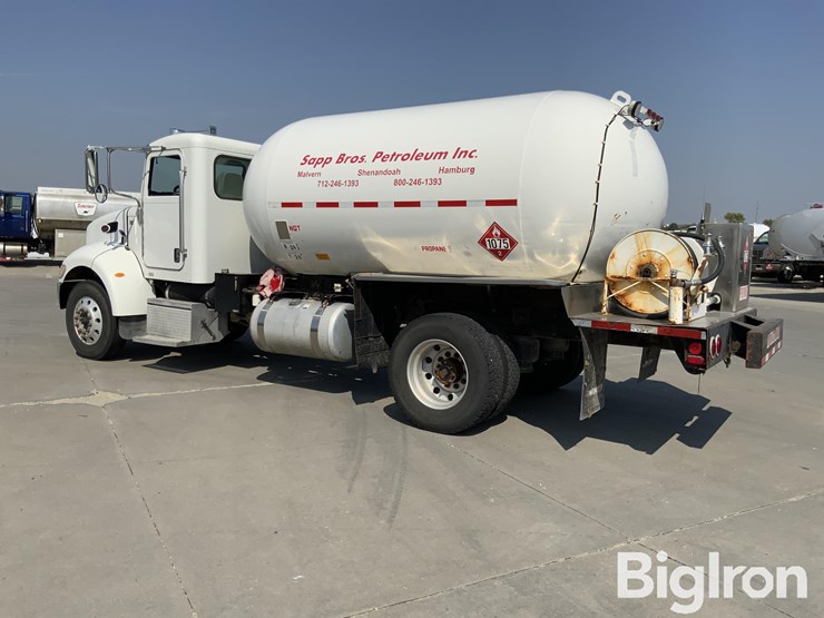 2010-peterbilt-335-image-7