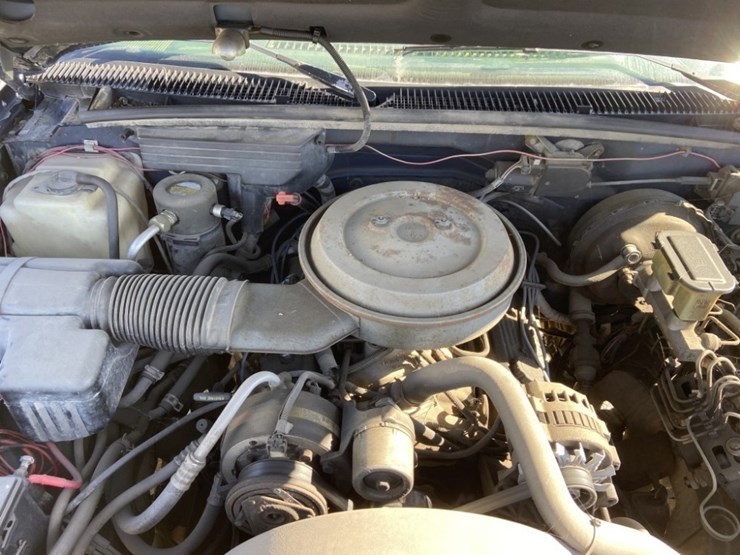 1994-chevrolet-suburban-image-30
