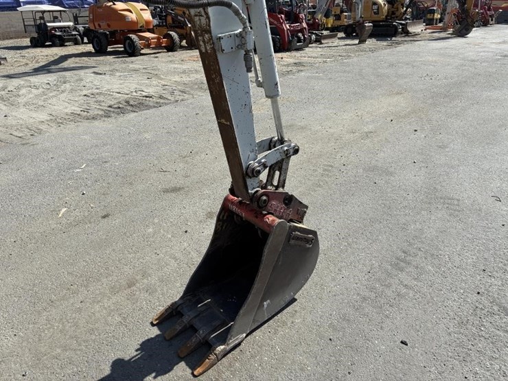 2017-takeuchi-tb230-image-6