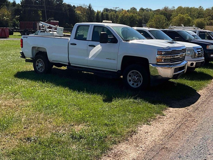 2017-chevy-3500hd-pick-up-image-4