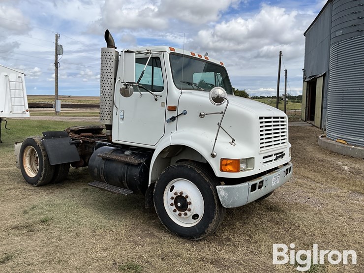 1995-international-8100-image-3