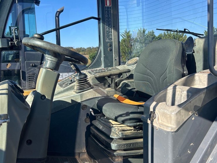 2019-deere-204l-image-17