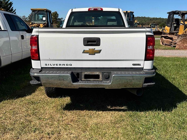 2017-chevy-3500hd-pick-up-image-13