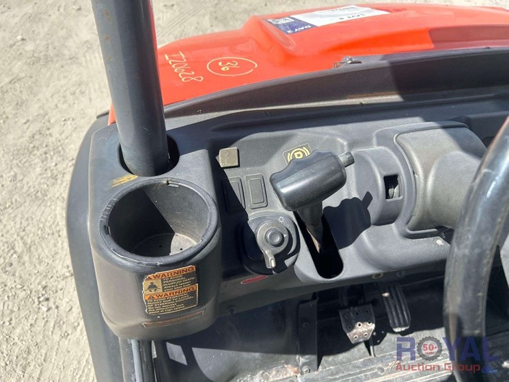 2013-kubota-rtv-x900-4x4-diesel-utility-cart-image-9
