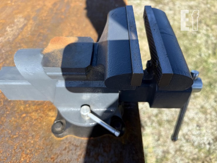 welding-table-w/-vice-image-7