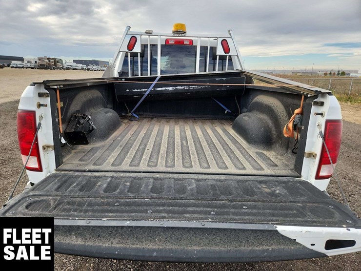2012-ram-1500-slt-image-22