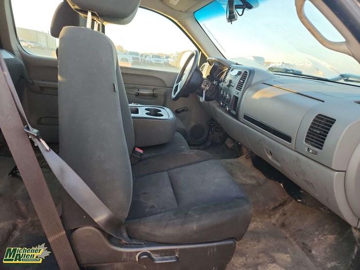 2012-chevrolet-silverado-1500-image-17