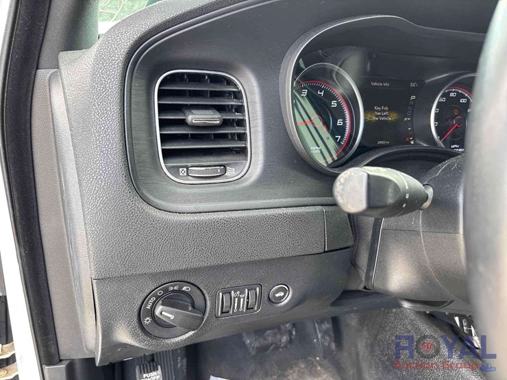 2018-dodge-charger-sedan-image-13