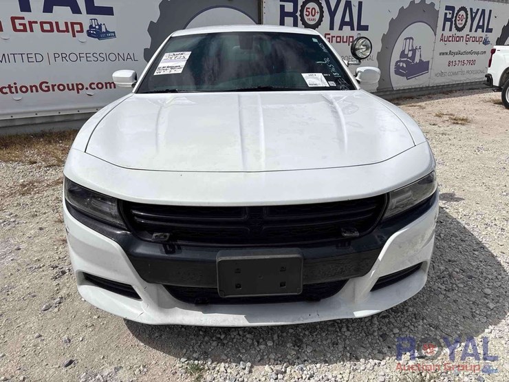 2018-dodge-charger-sedan-image-24
