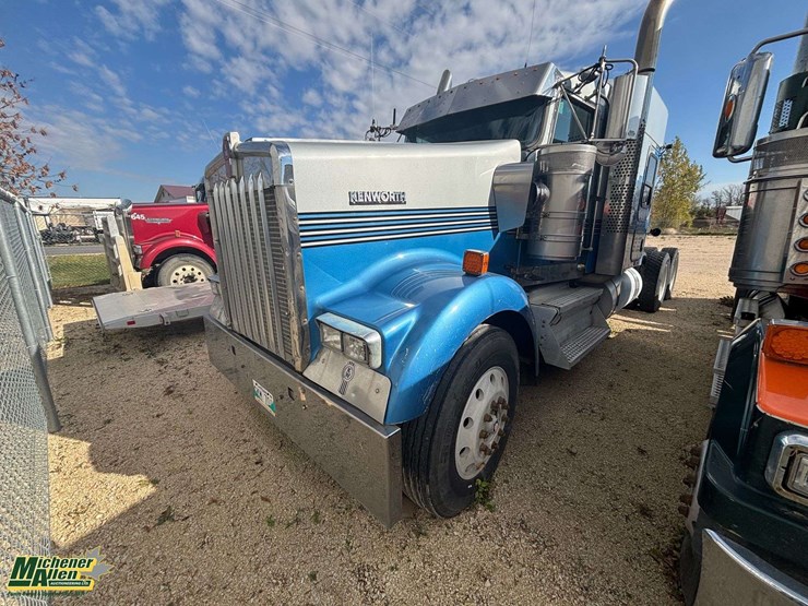 2013-kenworth-w900-image-1
