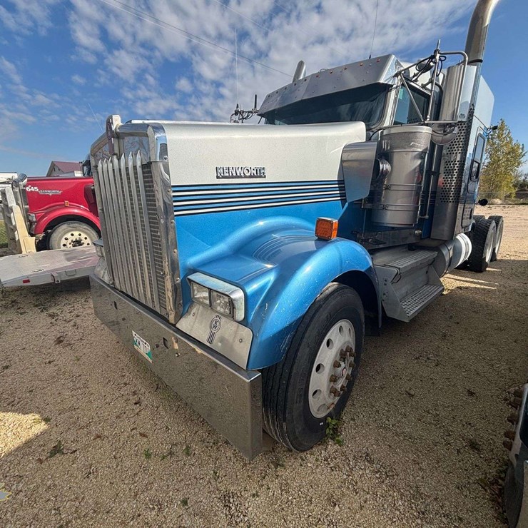 2013 KENWORTH W900