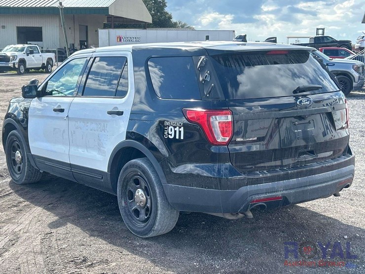 2016-ford-explorer-image-4