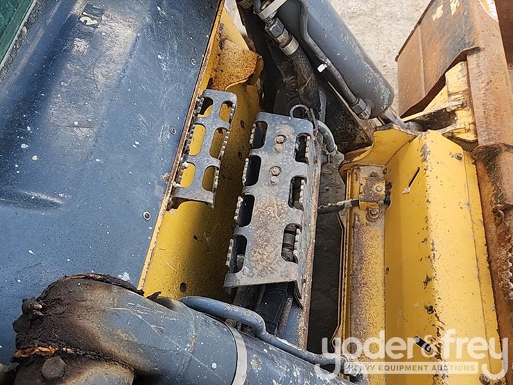 2018-deere-333g-image-17