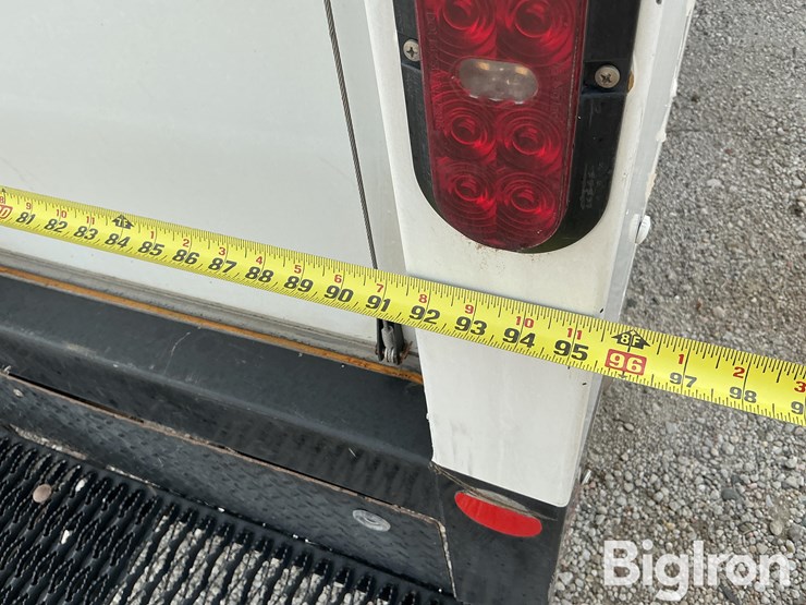 2022-chevrolet-express-3500-image-14