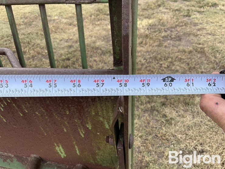 calf-cradle-squeeze-chute-image-16