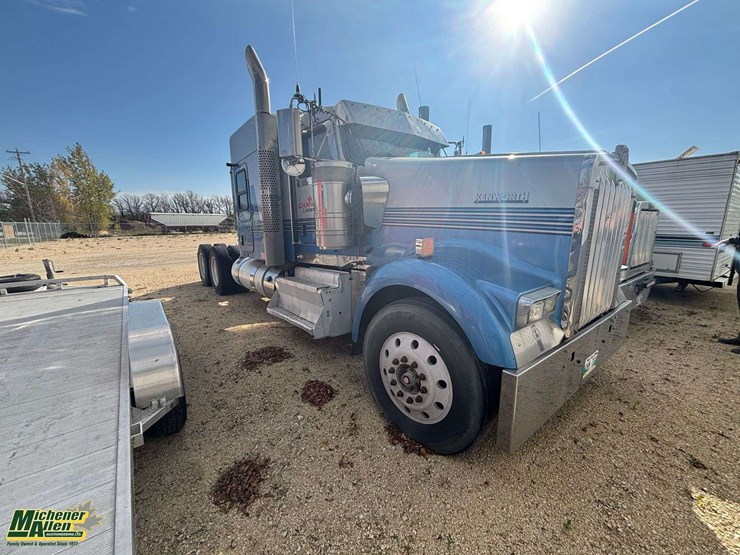 2013-kenworth-w900-image-2