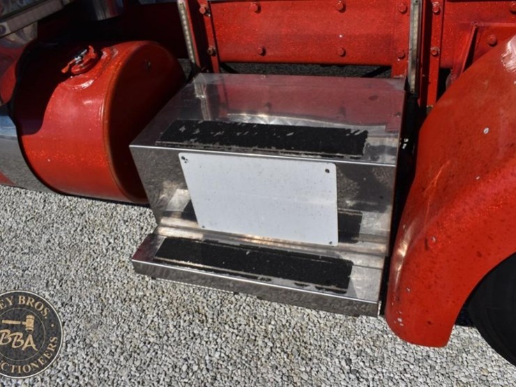 1990-peterbilt-379-image-44