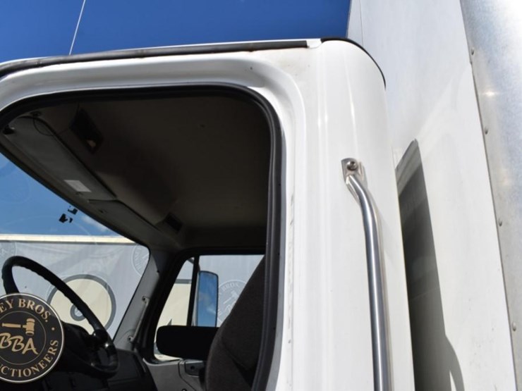 2022-freightliner-business-class-m2-100-image-43