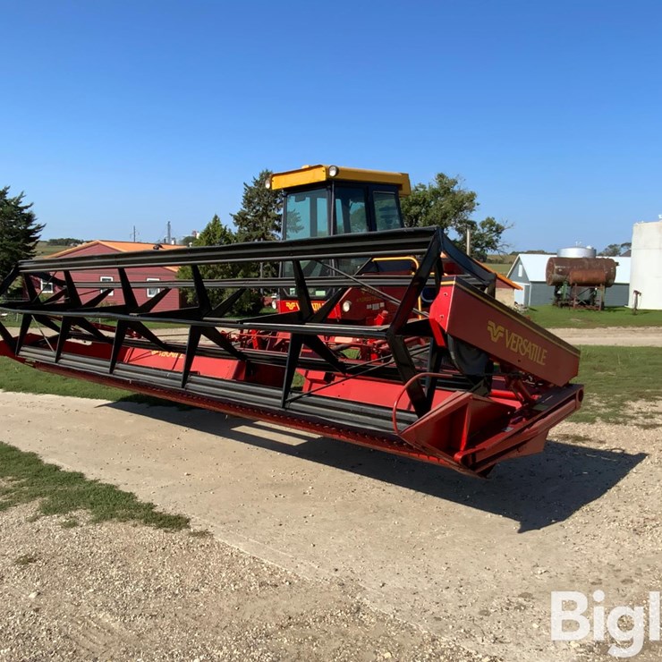 1982 VERSATILE 4400