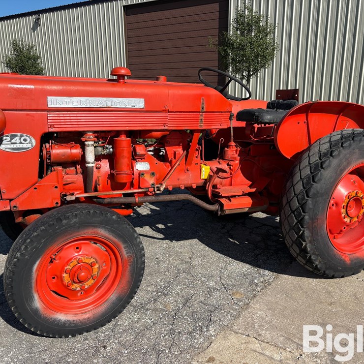 1961 INTERNATIONAL 240