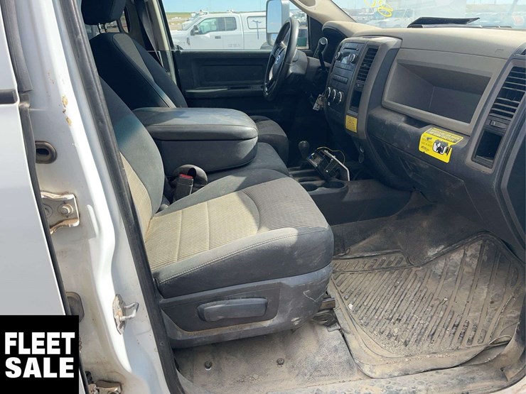 non-operable-2012-ram-5500-4x4-s/a-dump-truck-image-16