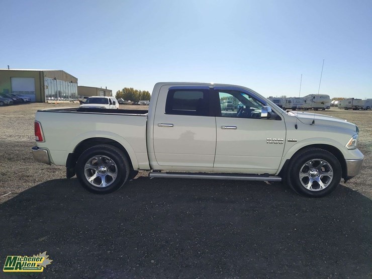 2017-ram-1500-laramie-image-25