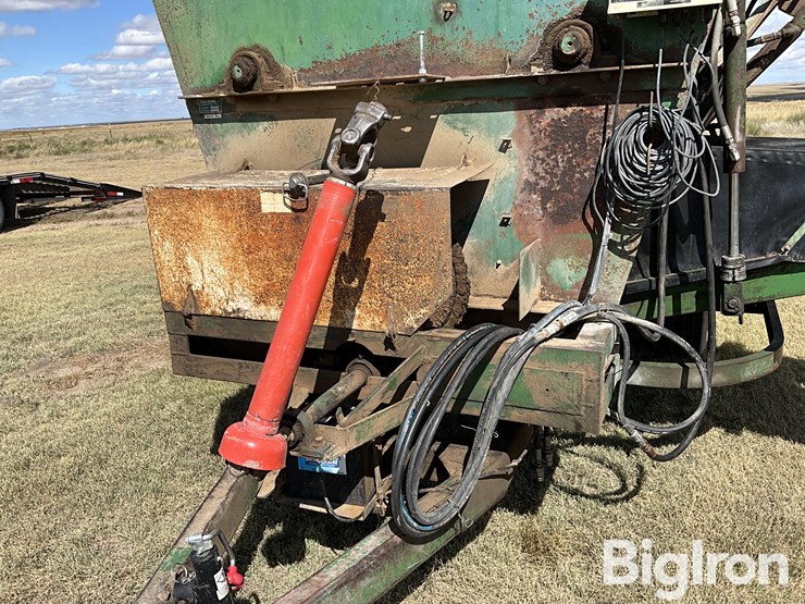 henke-b240-feeder-wagon-image-10