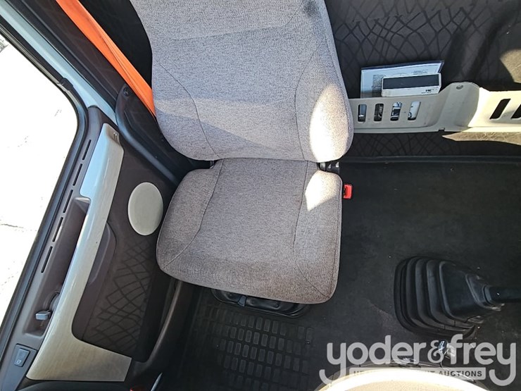 2018-volvo-10-image-29