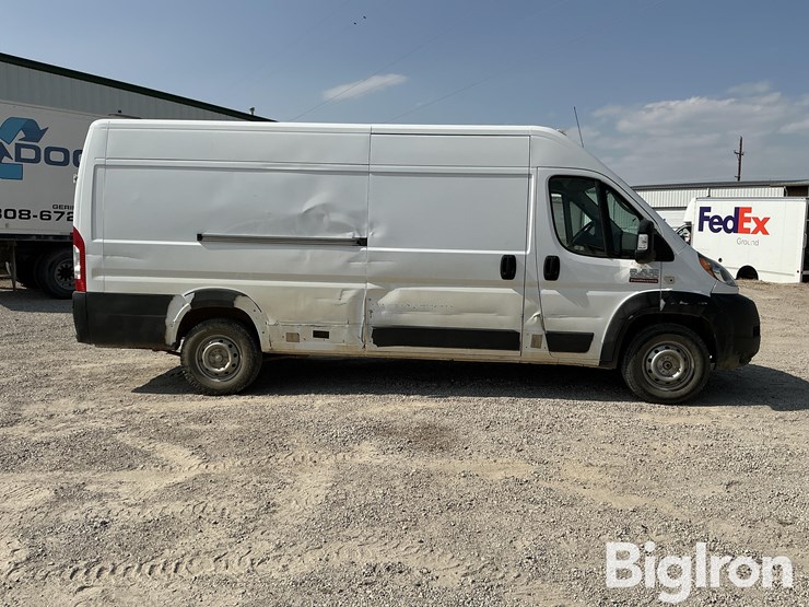 2021-dodge-3500-image-4