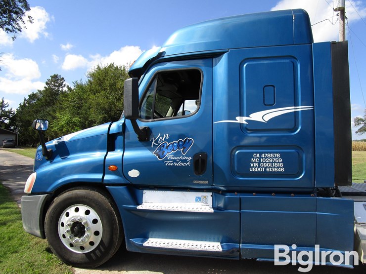 2016-freightliner-cascadia-125-image-14